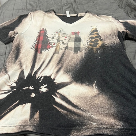 Bella Canvas Tops - Vintage Christmas style T-shirt super cute acid wash